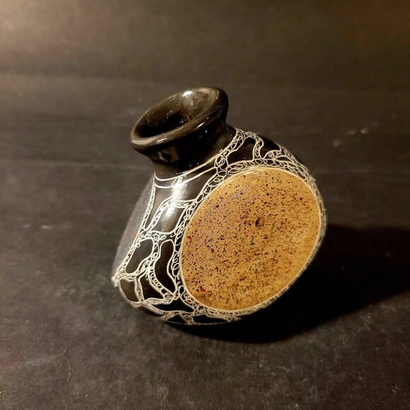 Small Hand-Etched Nicaraguan Art Pottery Vase Signed By Artist - Picture 4 of 7